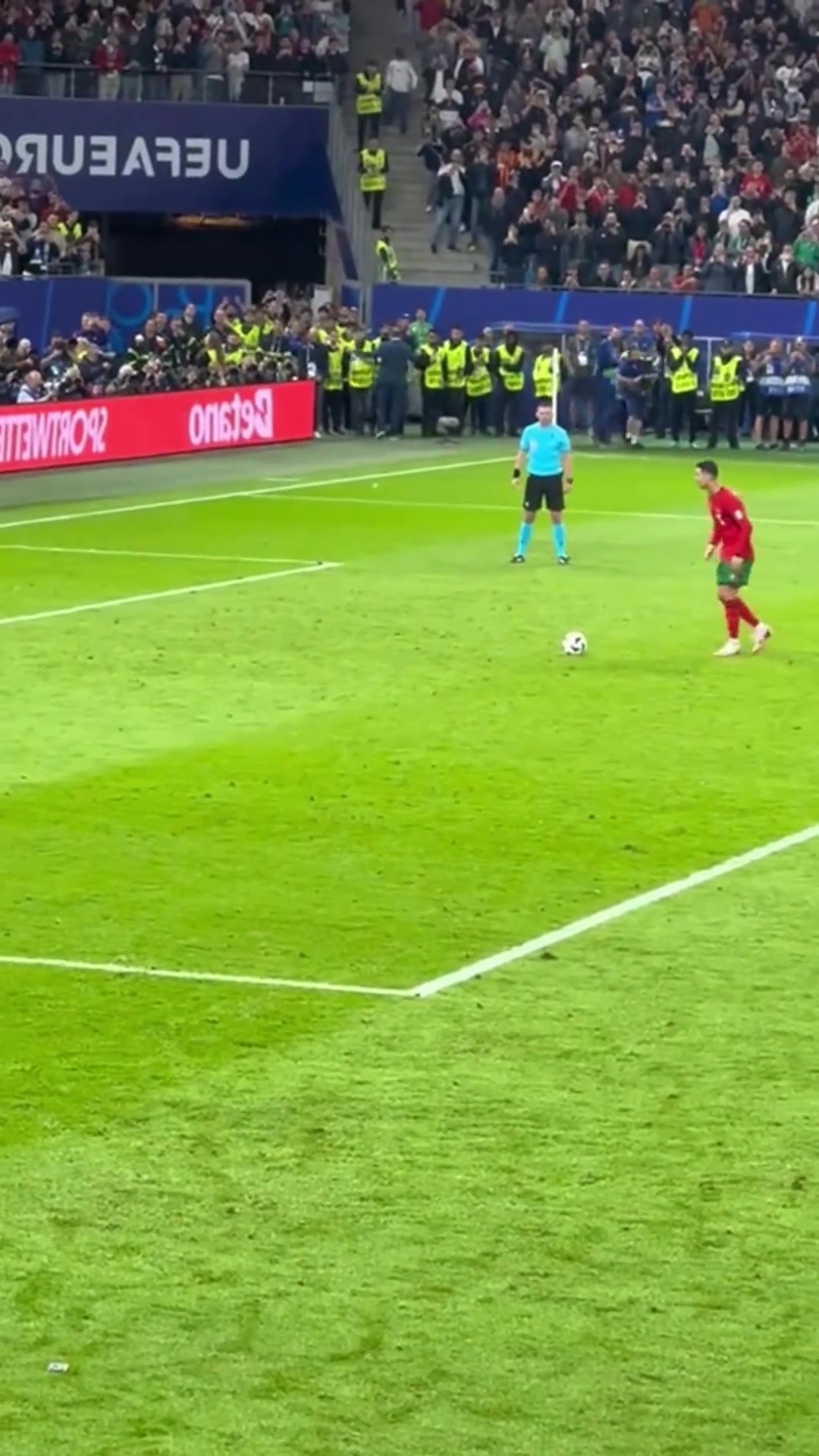 C罗用当初的犹豫步点球踢进了自己欧洲杯的最后一球